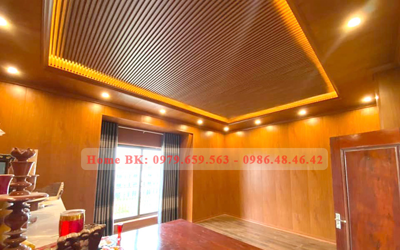 Ốp nhựa giả gỗ phòng khách 2022